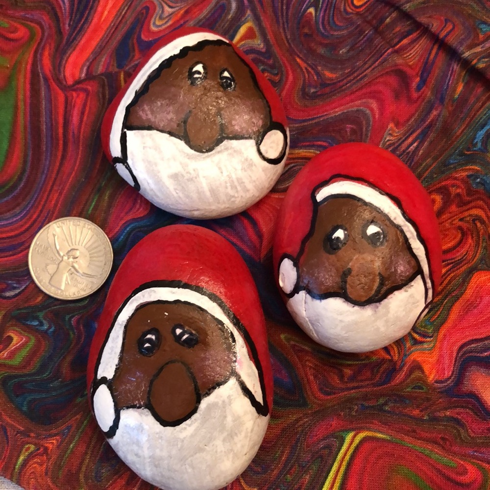 SANTA HAND- PAINTED ROCK - Picture 4 of 5